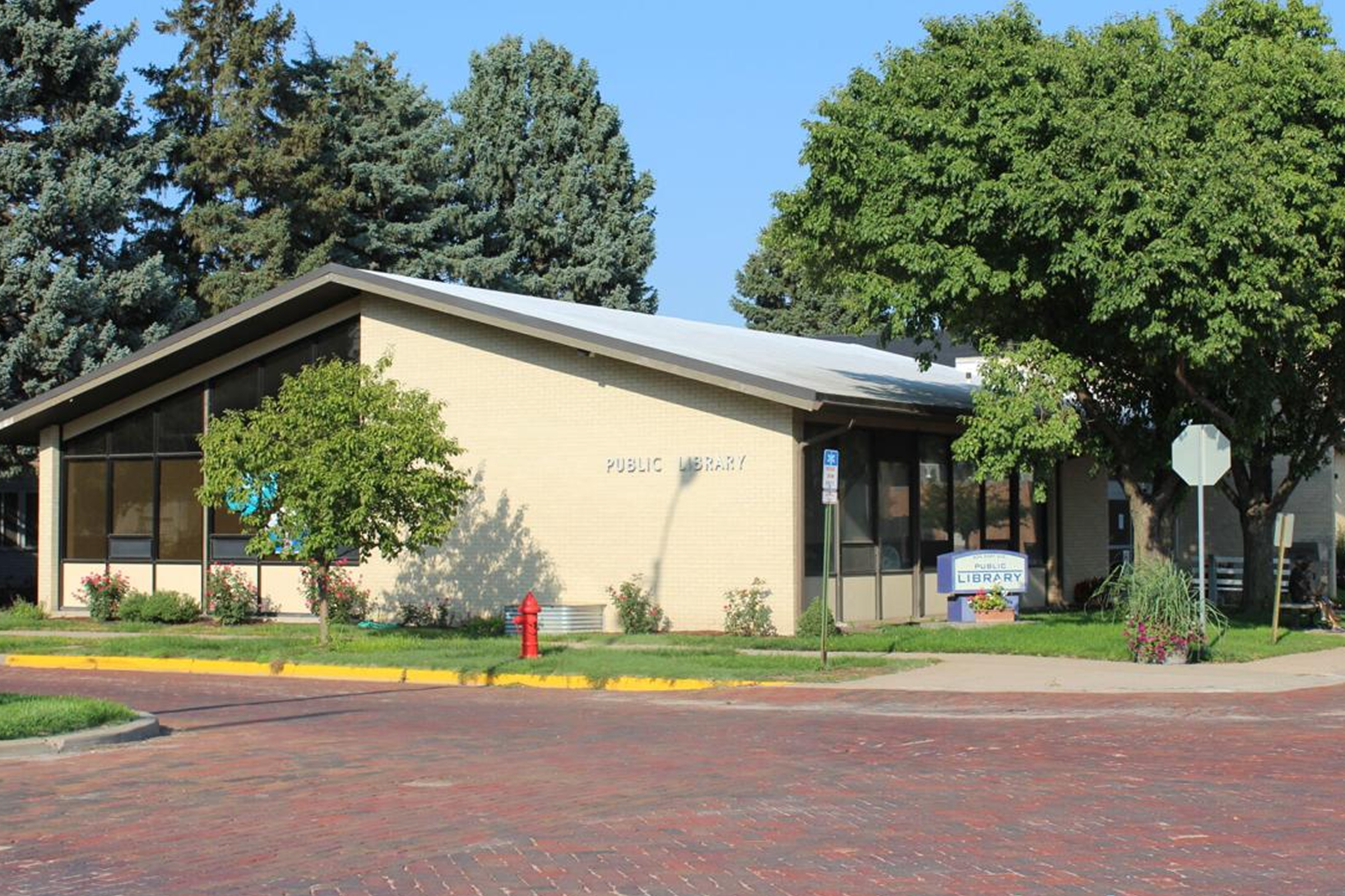 Holdrege Public Library